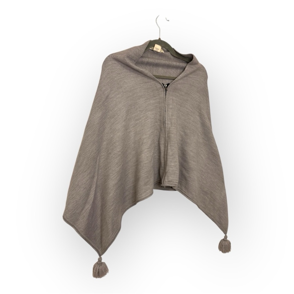 Madison 88 Gray Knit Tassel Trim Poncho Cape Wrap Bohemian Chic Cozy One Size - Picture 2 of 6